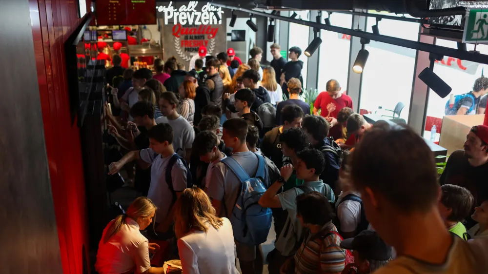 24.06.2024. Otvoritev nove restavracije verige KFC na Tržaški cesti v Ljubljani. FOTO: Bojan Velikonja