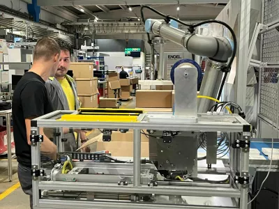 Z uvedbo kolaborativnega robota v proizvodnji, ki deluje v popolni sinergiji z zaposlenimi in izboljšuje delovne pogoje z zmanjšanjem ponavljajočega se dela, so odpravili potrebo po ročnem prestavljanju več kot 3 tisoč kosov na izmeno. F Skaza