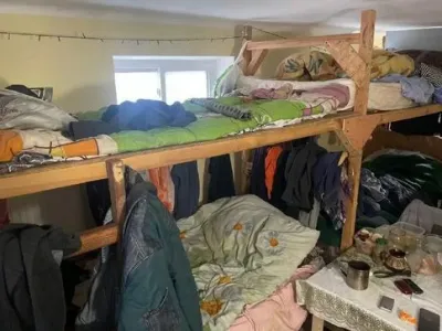 Žrtve trgovine z ljudmi so živele v nezavidljivih razmerah, storilci pa so jih fizično, psihično in spolno zlorabljali. 