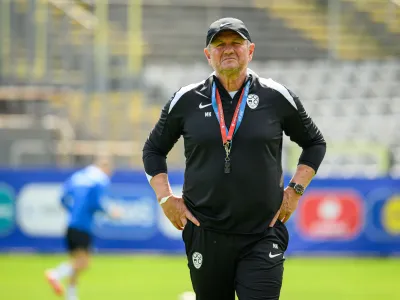 Nemcija, Wuppertal.Uradni trening slovenske nogometne reprezentance pred tekmo evropskega prvenstva z Anglijo.Selektor slovenske nogometne reprezentance Matjaz Kek.