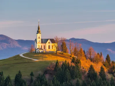 ﻿Črni vrh polhov gradec