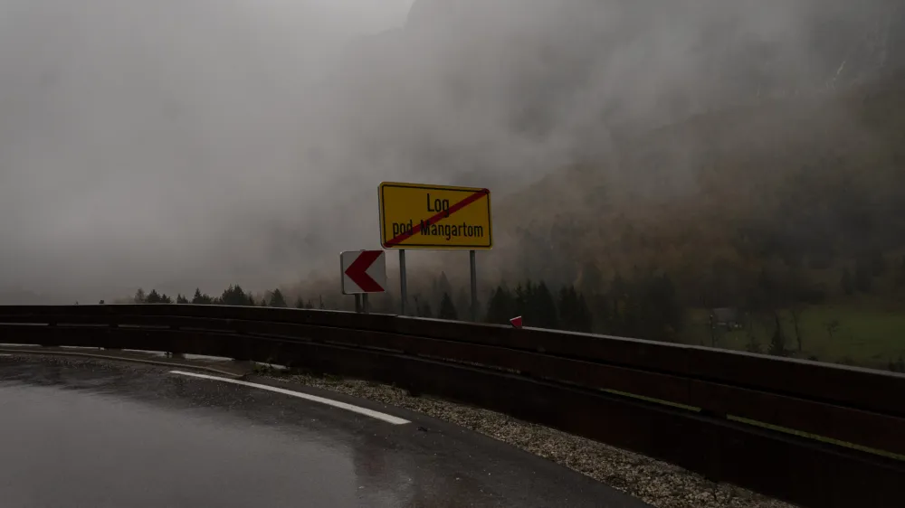 Log pod Mangartom- 30.10.2023 – Nevarnost plazov v Sloveniji.  //FOTO: Nik Erik NeubauerOPOMBA: REPORTAŽA ZA OBJEKTIV 2023