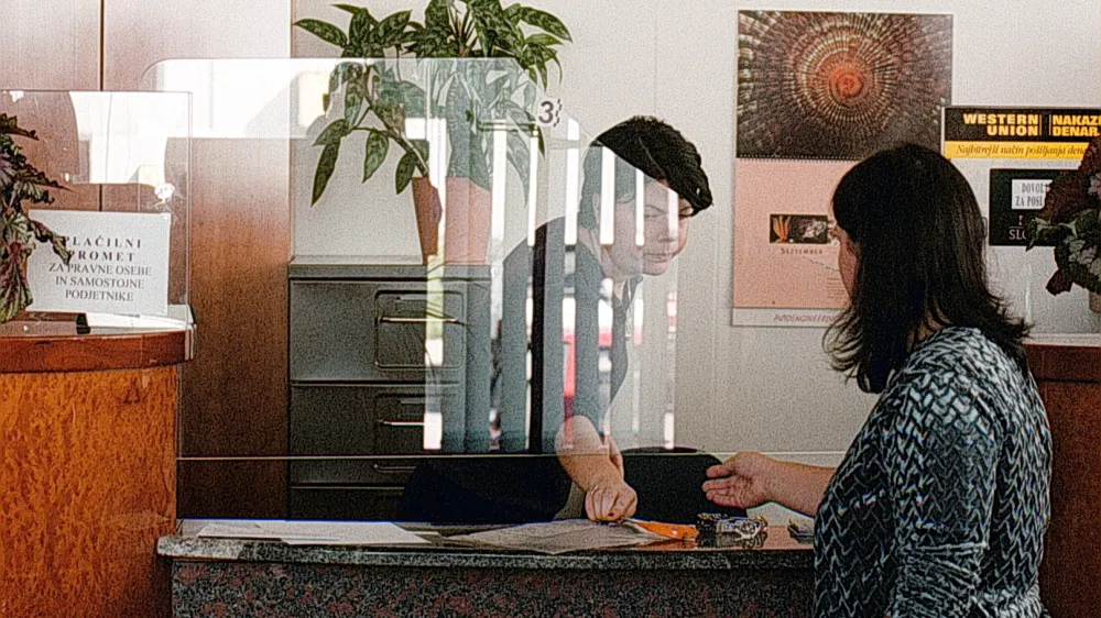 Ljubljanska banka Trzin, prizori&scaron;če ropa bančno okence