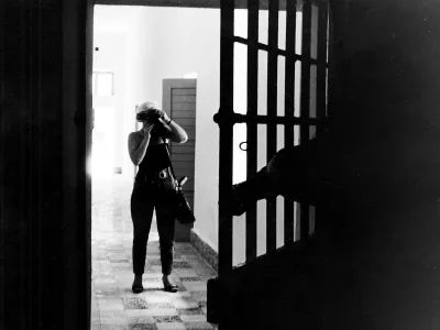 zapor Goli otok, junija 1988 turistična agencija 2 turist prvič javno povabi novinarje na Goli otok rešetke------5k