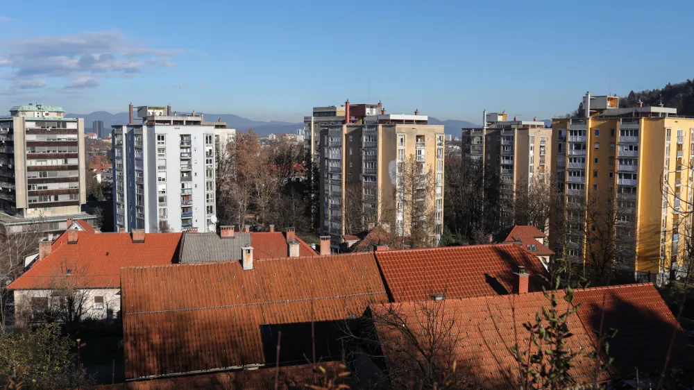 ﻿- Hudovernikova ulica 4 in 6 - stanovanjski blok – stolpnica - 04.12.2018 - Potresna ogroženost nearmiranih stolpnic v Ljubljani - //FOTO: Jaka Gasar