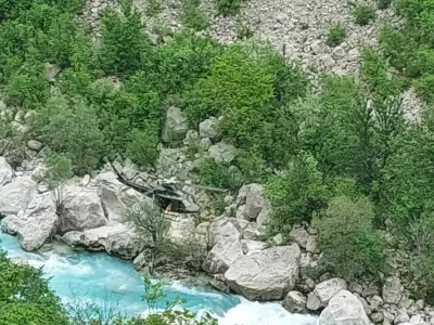 Hudo poškodovano Italijanko, ki so jo iskali več ur, so s helikopterjem odpeljali v ljubljanski klinični center. 