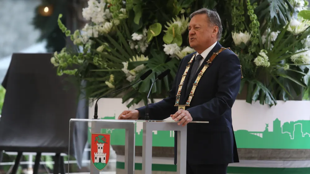 župan Zoran Janković09.05.2024 - slavnostna seja mestnega sveta Mestne občine Ljubljana ob mestnem prazniku, na kateri bo župan Zoran Janković podelil najvi&scaron;ja priznanja mestaFOTO: Luka Cjuha