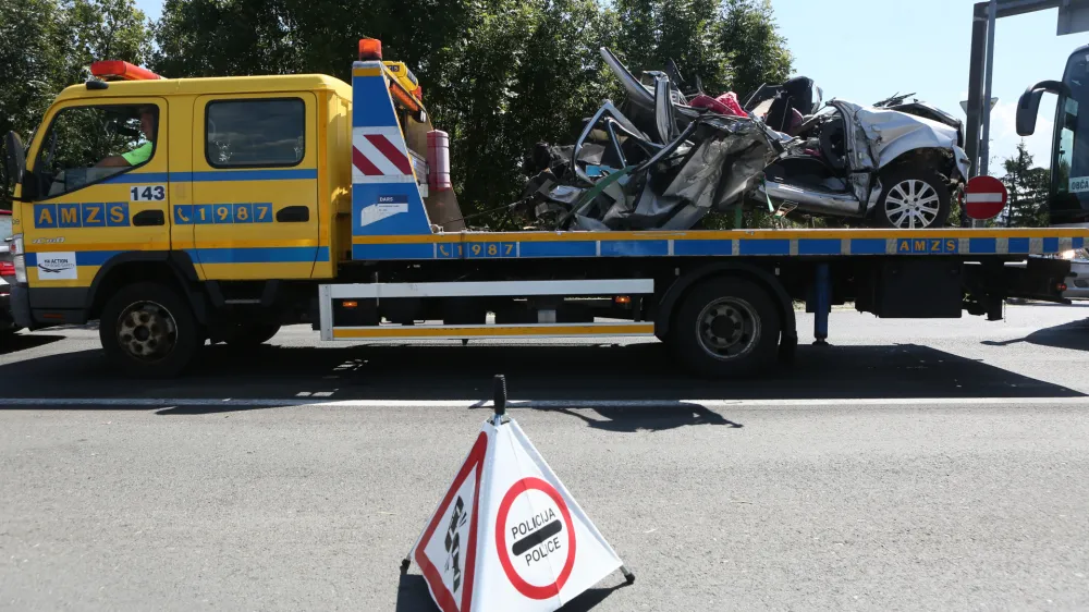 Še vedno se največ nesreč zgodi v svetlem delu dneva, kar velja tudi za nesreče s pobegom. Fotografija je simbolična. 