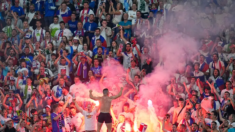 01 July 2024, Hesse, Frankfurt/Main: Slovenian fans set off pyrotechnics during the UEFA Euro 2024 round of 16 football match between Portugal and Slowenien at the Frankfurt Arena. Photo: Uwe Anspach/dpa