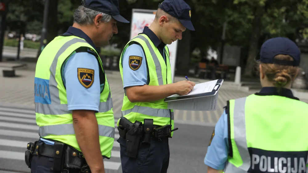 12.07.2022 - kontrola prometa - policisti izvajajo poostren nadzor nad kršitvami enoslednih vozil.FOTO: Luka Cjuha