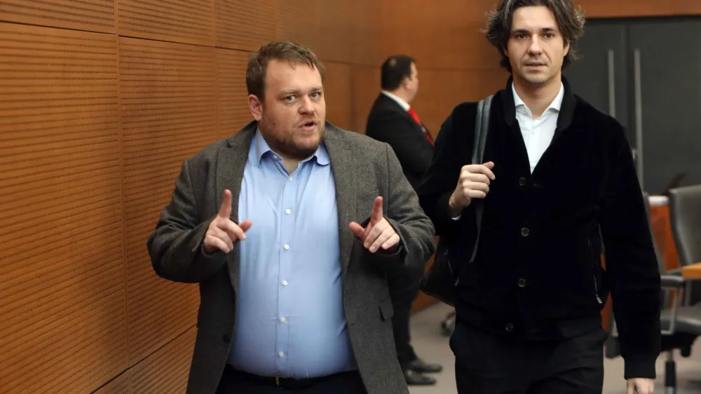 Na ministrstvu za solidarno prihodnost, ki ga vodi Simon Maljevac (levo), predlagajo, da bi najemniki denacionaliziranih stanovanj ohranili pravico do neprofitnega najemnega razmerja za nedoločen čas, država pa bi lastnikom doplačevala razliko do priznane tržne najemnine.