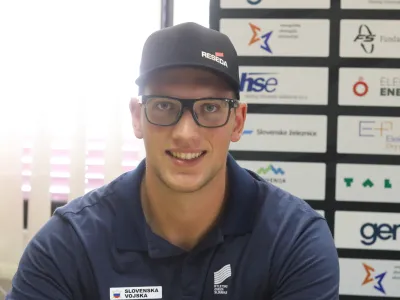 ﻿Kristijan Čeh,13.07.2021. sprejem dobitnikov slovenskih medalj na evropskem prvenstvu do 23 let Kristjana Čeha (zlato v metu diska), Klare Lukan (srebro v teku na 5000 metrov) in Lie Apostolovski (bron v skoku v višino),//FOTO: Bojan Velikonja