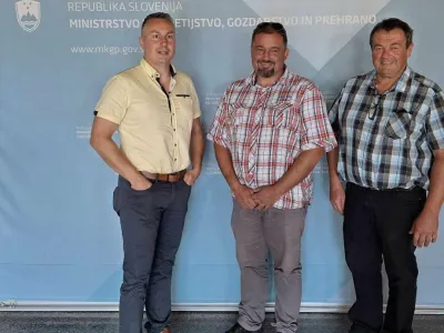Združenje slovenske kmečke iniciative. Od leve: Erik Remic (podpredsednki), Boštjan Slemenšek (predsednik) in Gregor Vog (podpredsednik). F Kmečka iniciativa