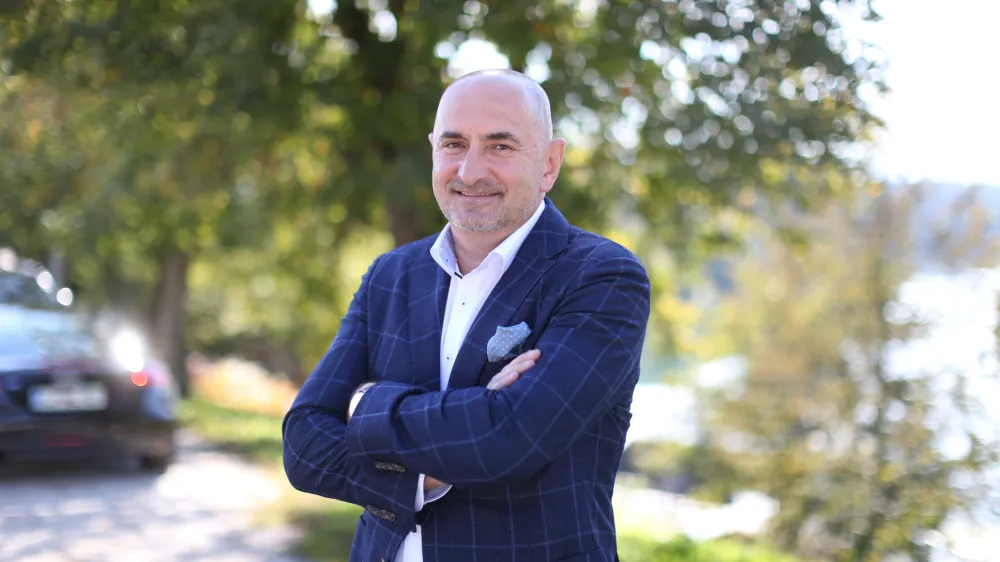 ﻿direktor podjetja Stilles Rok Barbič, - 08.10.2019 - Slovenska GAZELA 2019 – srečanje z nominiranci dolenjsko-posavske gazele v podjetju Roletarstvo Medle, Novo mesto //FOTO: Bojan Velikonja