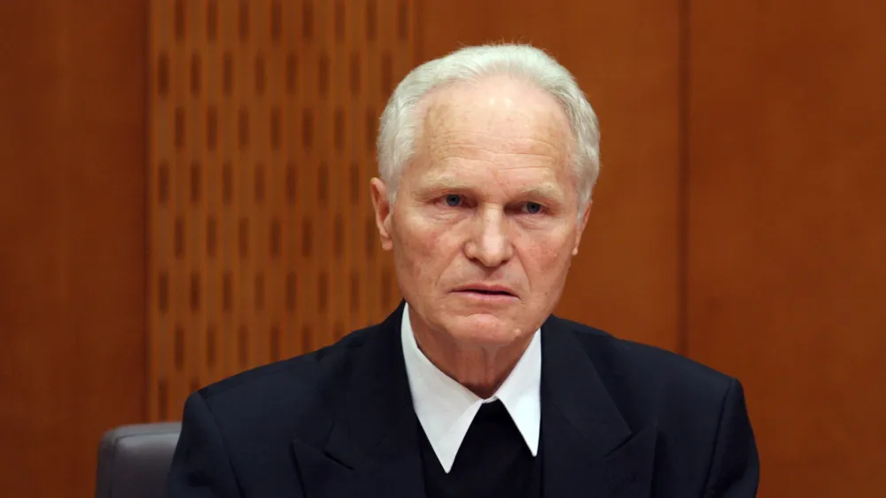 nekdanji predsednik uprave Gospodarstva Rast Mirko Krašovec, - Seja preiskovalne komisije DZ, ki se ukvarja z brezplačniki - člani komisije, ki se ukvarjajo z ozadjem izdajanja brezplačnikov Slovenski tednik in Ekspres so zaslišali nekdanjega predsednika uprave Gospodarstva Rast Mirka Krašovca///FOTO: Luka Cjuha