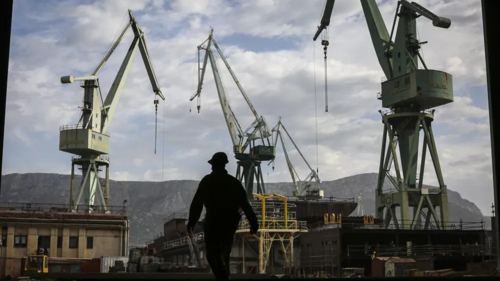 - Split - Ladjedelnica Brodosplit -- Hrva&scaron;ka 2016 - ladjedelni&scaron;tvo - gradnja plovil - plovila  //FOTO: Luka CjuhaOPOMBA: ZA OBJAVO V PRILOGI &ndash; DNEVNIKOV OBJEKTIV - REPORTAŽA 2016.