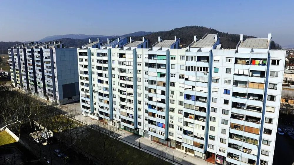 ﻿Najprej stanovanjedokumentarni feljtonScenarij: Brane Bitenc