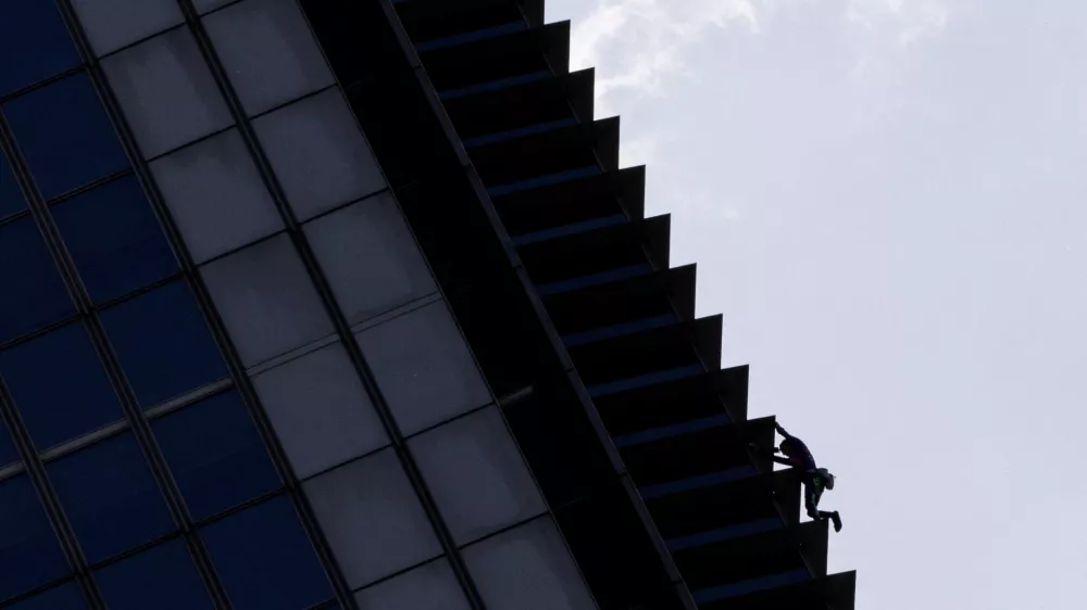 Urban climber Alain Robert, also known as the "French Spiderman" climbs the G.T. International Tower in Makati, Metro Manila, Philippines, March 5, 2024. REUTERS/Eloisa Lopez   TPX IMAGES OF THE DAY