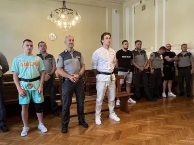 požigalci maribor z leve proti desni: ta vi pistacija barvi Žak Karo, v belem Dario Vaupotič, v črni kratki majci Luka Breznik in zadnji v črnem na desnem robu Aleksander Kobe. 