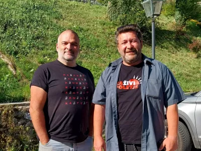 vodja programskega odbora 21. Festivala Kamfest Goran Završnik in direktor Kamfesta Rok Kosec, oče festivala F Vesna Levičnik