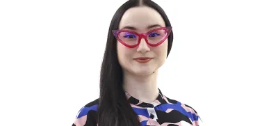 Urška RusZA ONLINE - Redakcija Dnevnik 2024 - portreti za komentarje in kolumne - kolumnisti - komentatorji – novinarji - portret //FOTO: Luka Cjuha