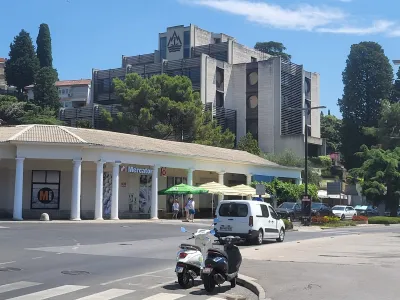 Reprezentativno stavbo Splošne plovbe v Portorožu je kupilo portoroško podjetje P&amp;P.

 

 

 