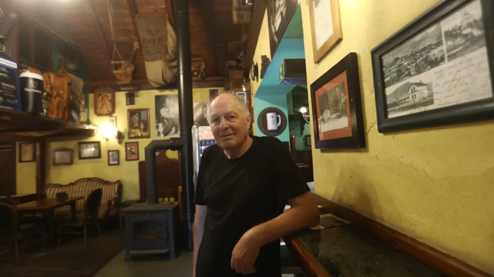 Iz biv&scaron;e konju&scaron;nice so naredili pub, v katerem je kot manj&scaron;i muzej zajeta zgodovina družine, ki je furmansko gostilno prevzela leta 1902.
