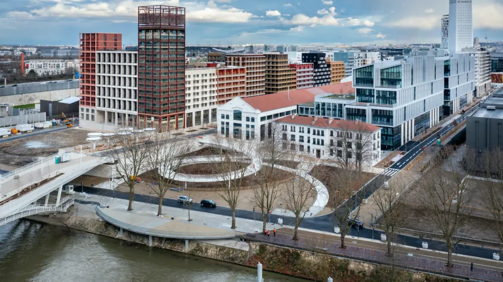 Olimpijska vas, ki se nahaja v severnem predmestju Pariza, je bila zgrajena kot predstavitev okolju prijazne tehnologije.
Foto:&nbsp; Anne-Claude Barbier