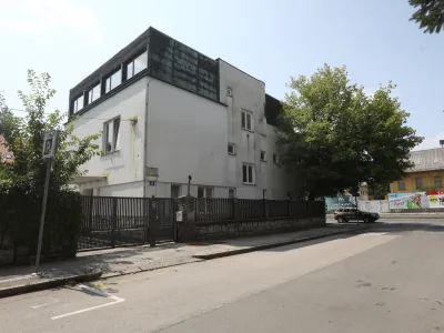 Socialni demokrati že nekaj časa prodajajo svojo vilo na Levstikovi v Ljubljani. Zahtevajo 2,2 milijona evrov, dolg stranke pa je 1,8 milijona evrov. Foto:&nbsp; Luka Cjuha