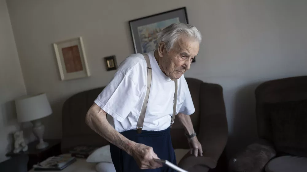 Devetindevetdesetletni Slavko Košir je odličen pripovedovalec zgodb. Foto: Nik Erik Neubauer