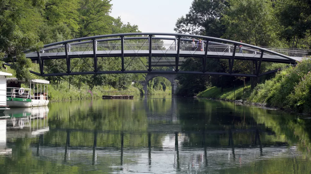 -Špica-Srečanje na ladjici v organizaciji Botaničnega vrta, Mestnega muzeja Ljubljana in Zavoda za turizem Ljubljana, na katerem so predstavili investicije Zavoda za turizem Ljubljana na nabrežjih Ljubljanice.//FOTO: Luka CjuhaOPOMBA: ZA OBJAVO V ČASOPISU DNEVNIK