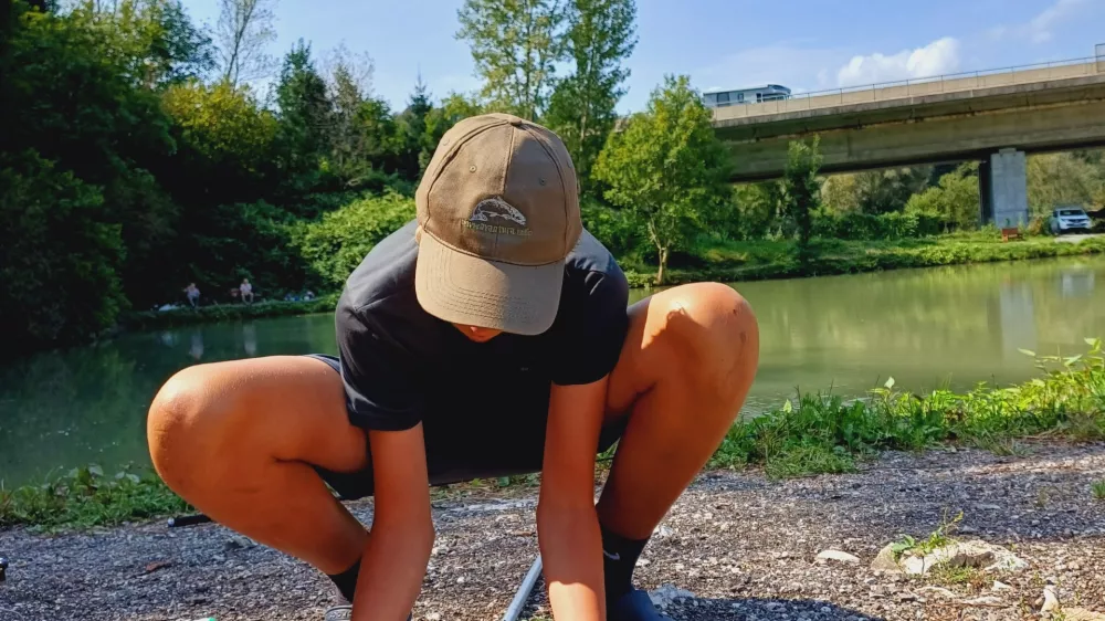 Po petih urah ribolova je Nacetu Korošcu uspelo ujeti zajetnega krapa. Foto: Tina Jereb