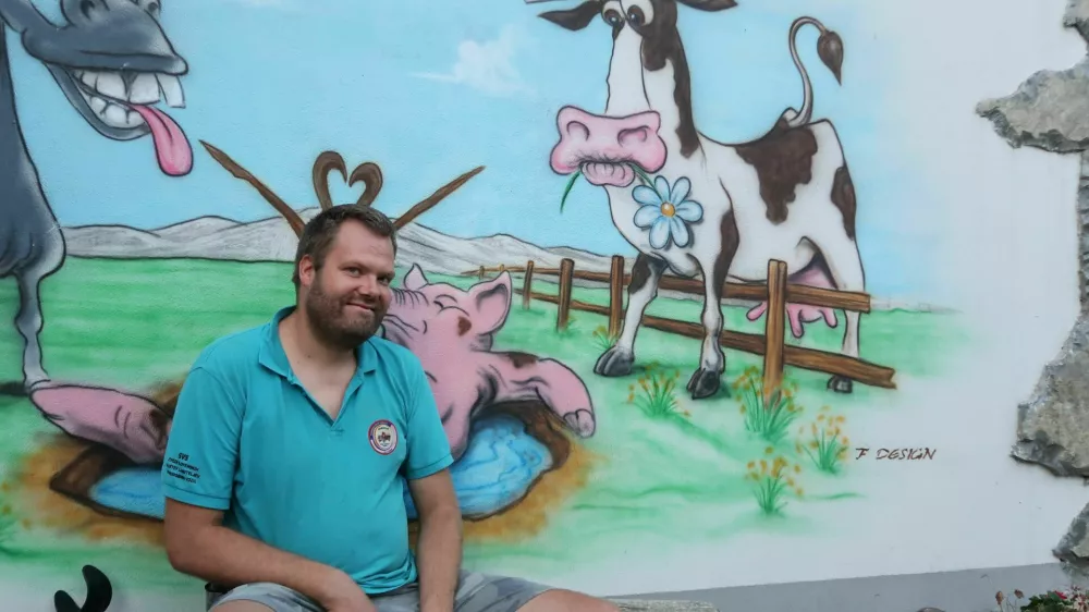 Aljaž Bevk, kmet in gostinec, lastnik Turistične kmetije &Scaron;iroko, Tolminski Lom, Posočje / Foto: Nata&scaron;a Bucik Ozebek