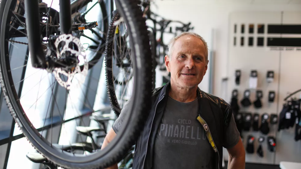 Primož Čerin, nekdanji kolesar: Težko je reči, ali ima Primož vse pod kontrolo. To se bo videlo, ko bodo prišli v Madrid. Roglič je zelo izkušen in ve, zakaj so to naredili tako, kot so naredili. Foto: Bojan Velikonja