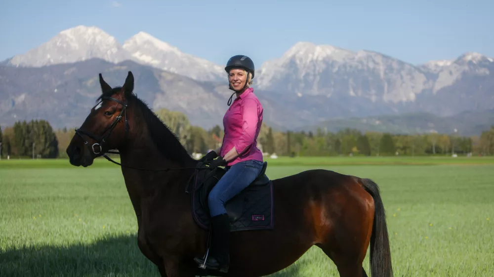 Ur&scaron;ka Klakočar na svoji kobili
