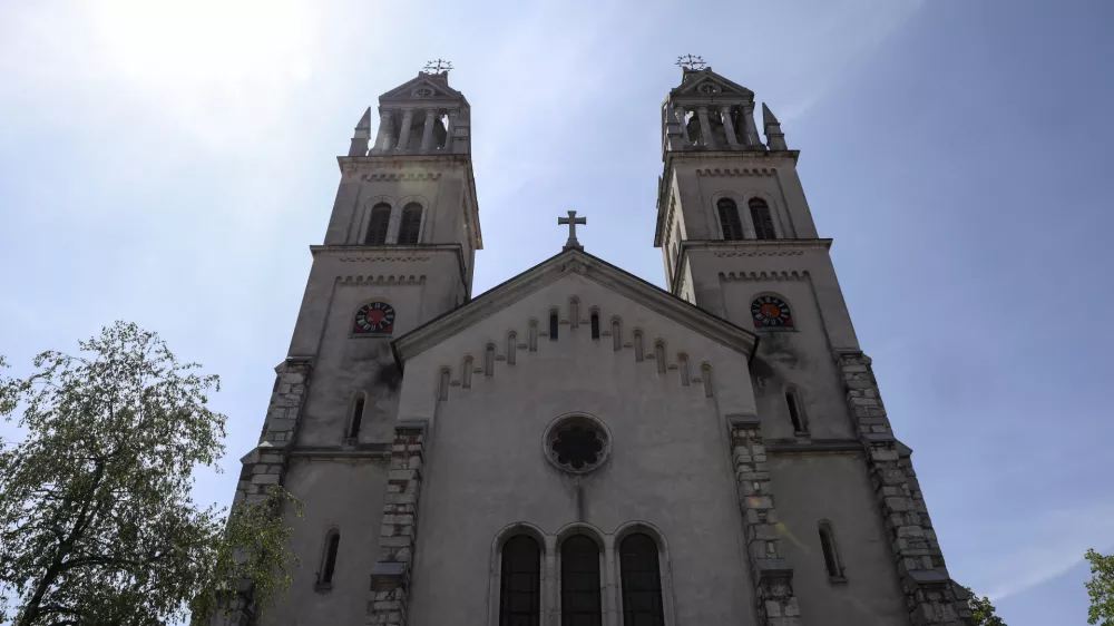 Mogočno ribniško svetišče so zgradili zgolj v dveh letih (1866–1868). Kar je bila že tretja, če ne celo četrta cerkev na tem mestu. / Foto: Jaka Gasar