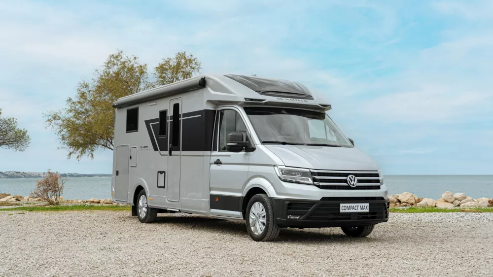 Compact max je prvi Adrijin avtodom, izdelan na Volkswagnovem podvozju. / Foto: Adria Mobil