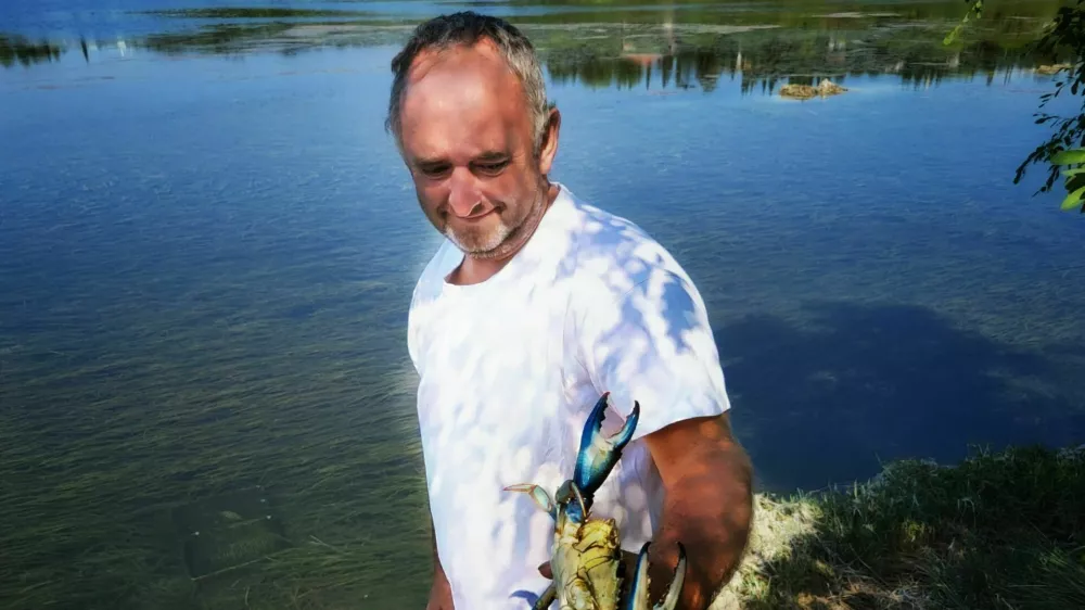 Nevio Vižintin ribič modra rakovica / Foto: Katja Gleščič 