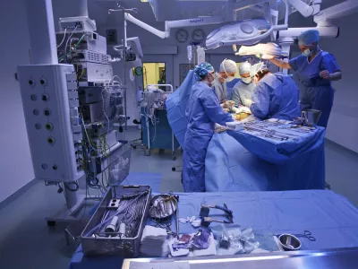 - operacijski blok - operacijska dvorana - operacija- kirur&scaron;ki operativni poseg- 14.1.2014 - Bolni&scaron;nica Golnik - KOPA, Klinični oddelek za pljučne bolezni in alergijo - vrhunska slovenska klinika za diagnostiko in zdravljenje bolnikov s pljučnimi in alergijskimi boleznim//FOTO: Tomaž Skale