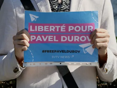 A participant of a one-person picket demonstrates a placard to bring attention to the arrest of Pavel Durov, founder and CEO of the Telegram messaging app, near the French embassy in Moscow, Russia August 25, 2024. A slogan on the placard reads: "Freedom for Pavel Durov". REUTERS/Yulia Morozova