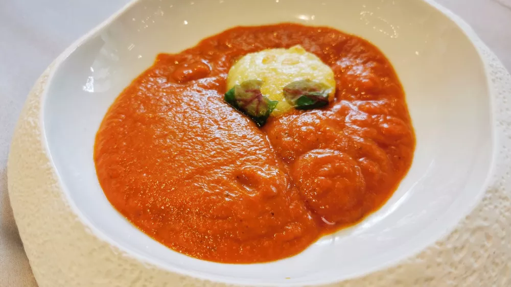 Juha iz pečenega paradižnika, Restavracija Rose