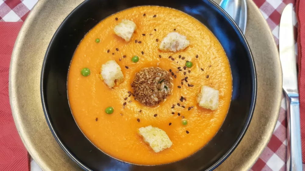 Paradižnikova juha, Gostilna Rosenbar