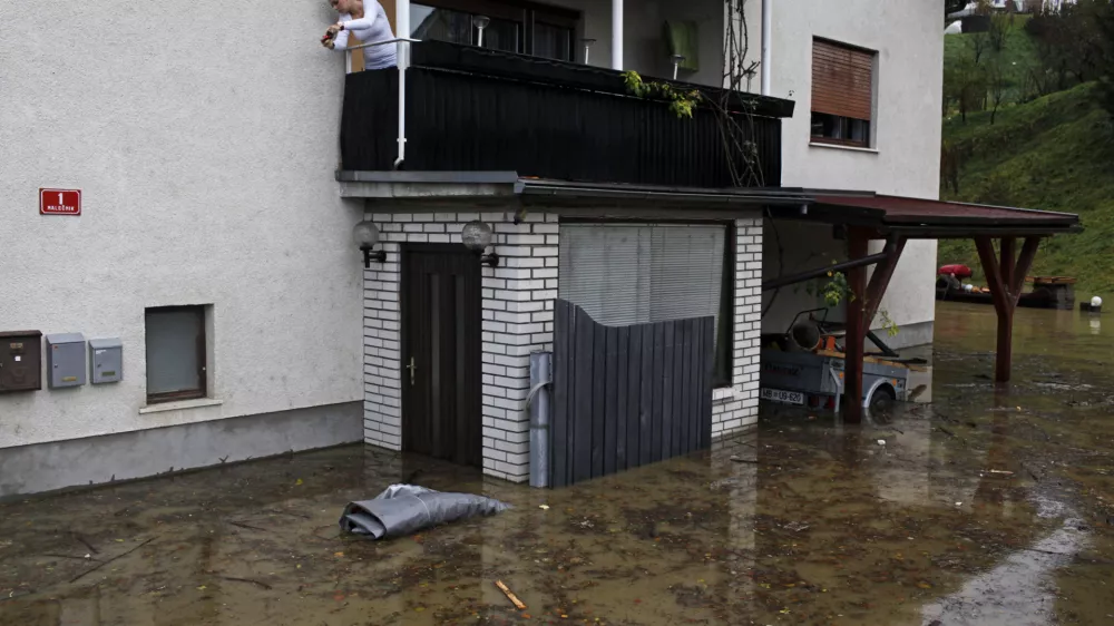 Malečnik- Poplave 2012 - reka Drava prestopila bregove zaradi dviga zapornic na avstrijski strani //FOTO: Jaka Gasar