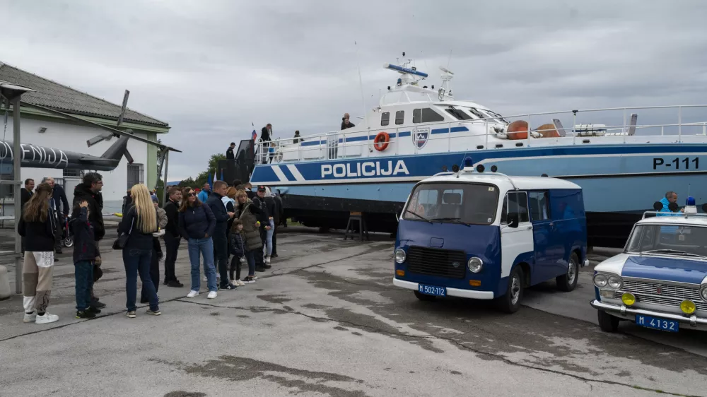15.09.2024 ZgodoVikend - odprtje prenovljene notranjosti policijskega čolna P-111; dinamični prikaz dela bombnih tehnikov Specialne enote, Park vojaške zgodovine, PivkaFOTO: Nik Erik Neubauer