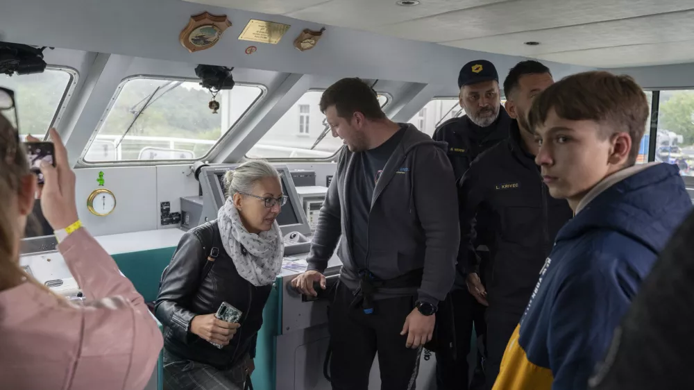 15.09.2024 ZgodoVikend - odprtje prenovljene notranjosti policijskega čolna P-111; dinamični prikaz dela bombnih tehnikov Specialne enote, Park vojaške zgodovine, PivkaFOTO: Nik Erik Neubauer