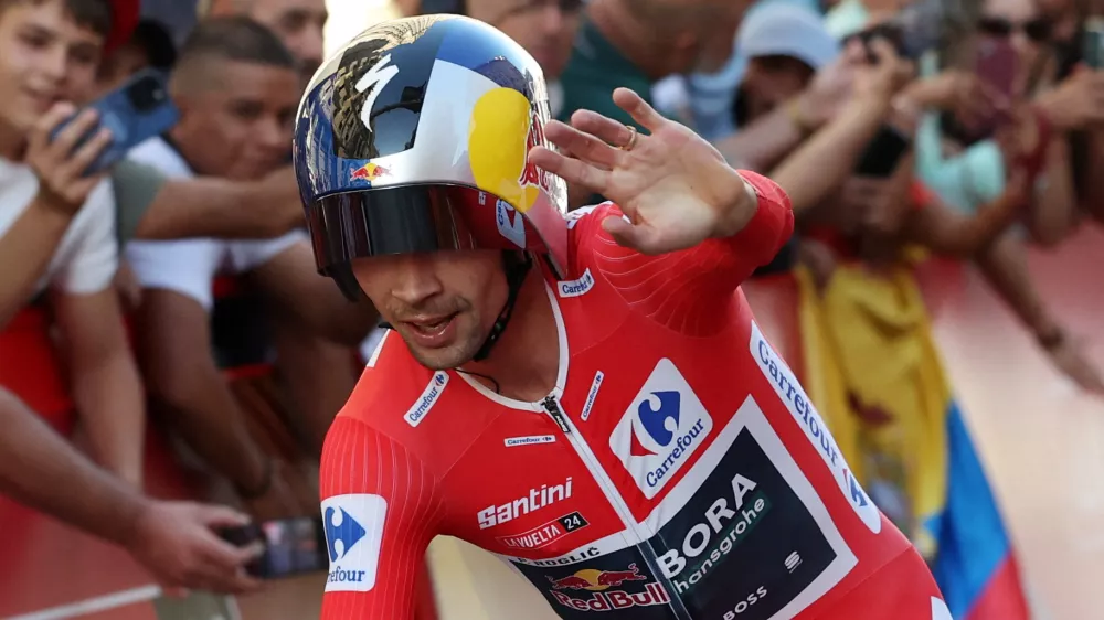 Cycling - Vuelta a Espana - Stage 21 - Madrid to Madrid - Spain - September 8, 2024 Red Bull - Bora - Hansgrohe's Primoz Roglic celebrates after winning the Vuelta a Espana REUTERS/Isabel Infantes