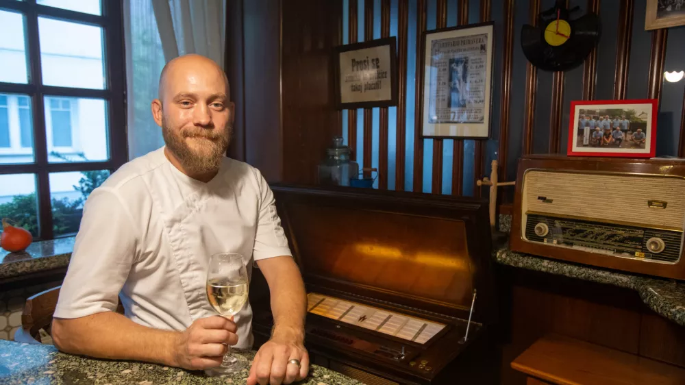 Gostilna za delavce in direktorje: Gastronomski zaklad, skrit v Novih Jaršah