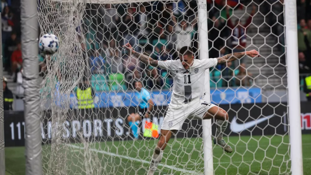 - poškodovano in obrabljeno igrišče. 09.09.2024 9.09.2024. Nogomet Liga Narodov, Slovenija - Kazahstan. 2. gol 09.09.2024 9.09.2024. Nogomet Liga Narodov, Slovenija - Kazahstan. Foto: Bojan Velikonja: Bojan Velikonja 