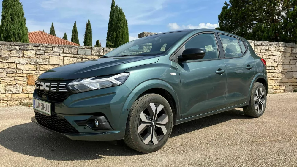 Dacia sandero 1,0 TCE 90 journey: Ko je potrebno mižanje na eno oko