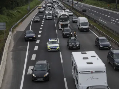 Na Darsu so že večkrat opozorili, da je zaradi križanja tranzitnega, lokalnega in dnevnega migracijskega prometa potrebna širitev ljubljanskega obroča in vpadnic. Na fotografiji zastoji na zahodni ljubljanski obvoznici. Foto: Jaka Gasar 